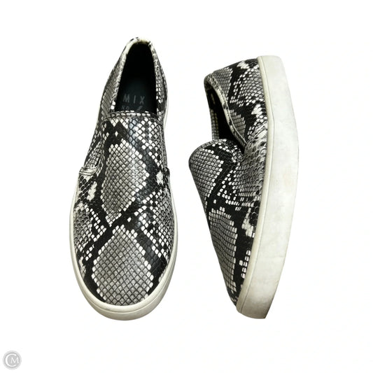 Shoes Flats By Mix No 6 In Snakeskin Print, Size: 6