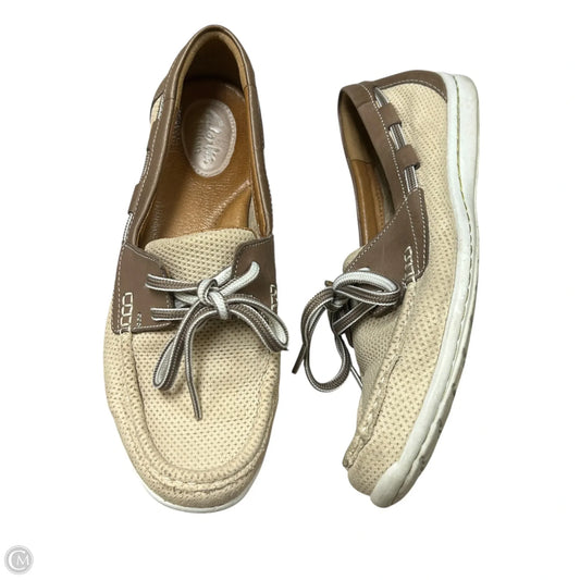Shoes Flats By Clarks In Cream, Size: 8