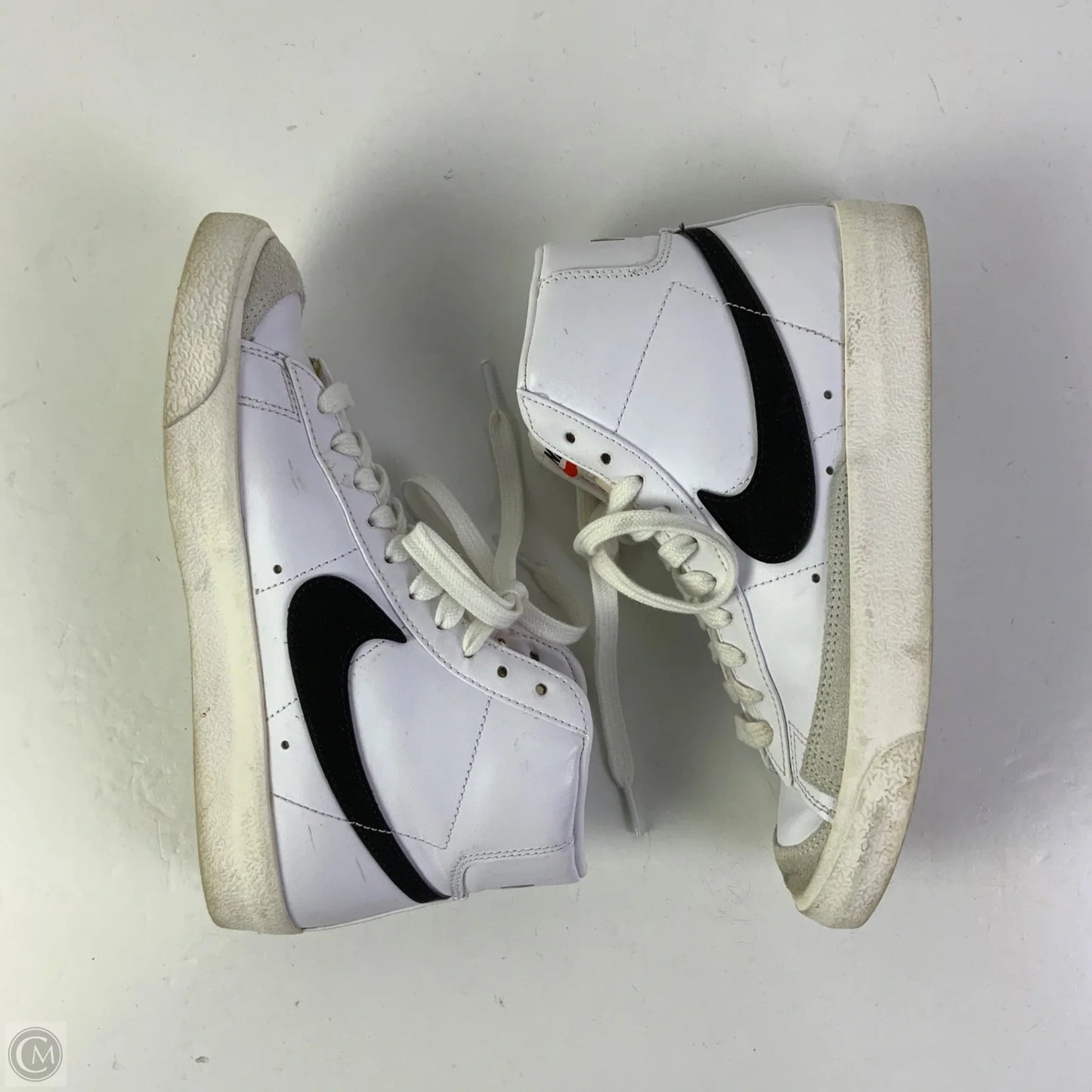 Shoes Sneakers By Nike In White, Size: 7