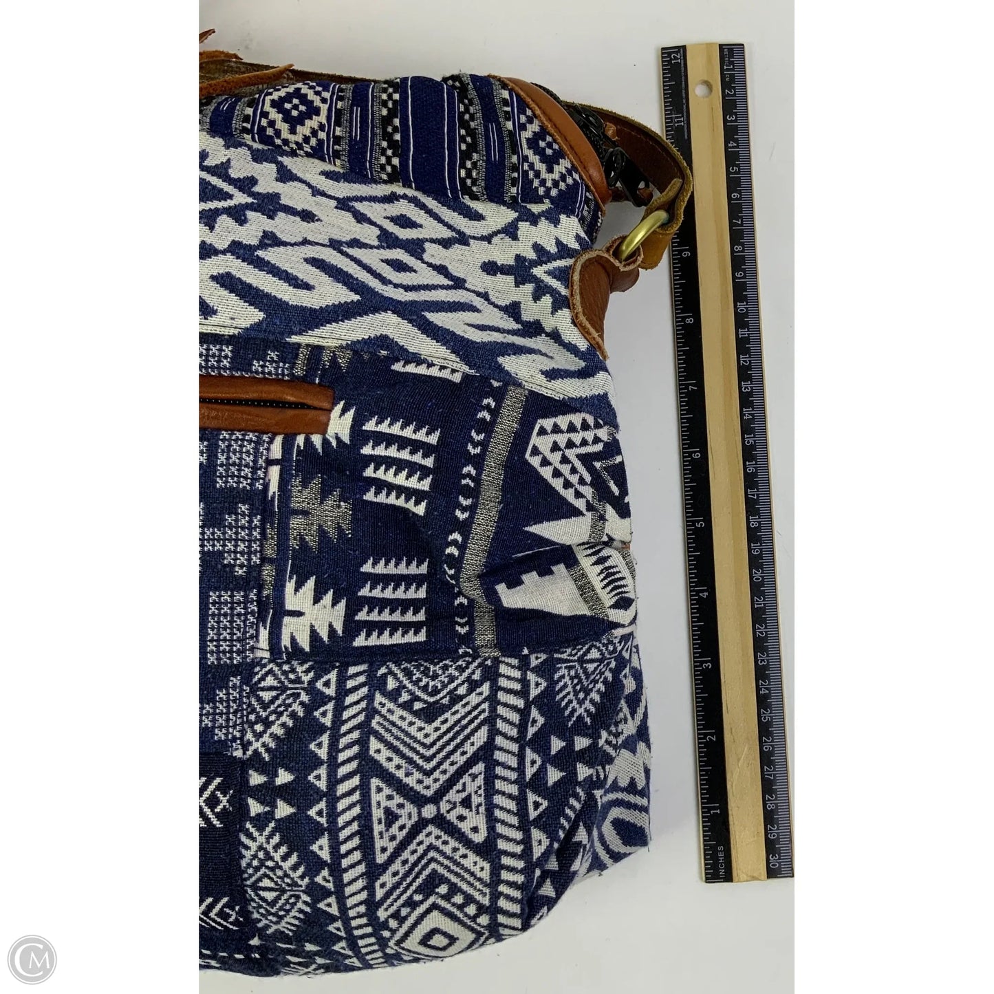Crossbody By Clothes Mentor, Size: Large