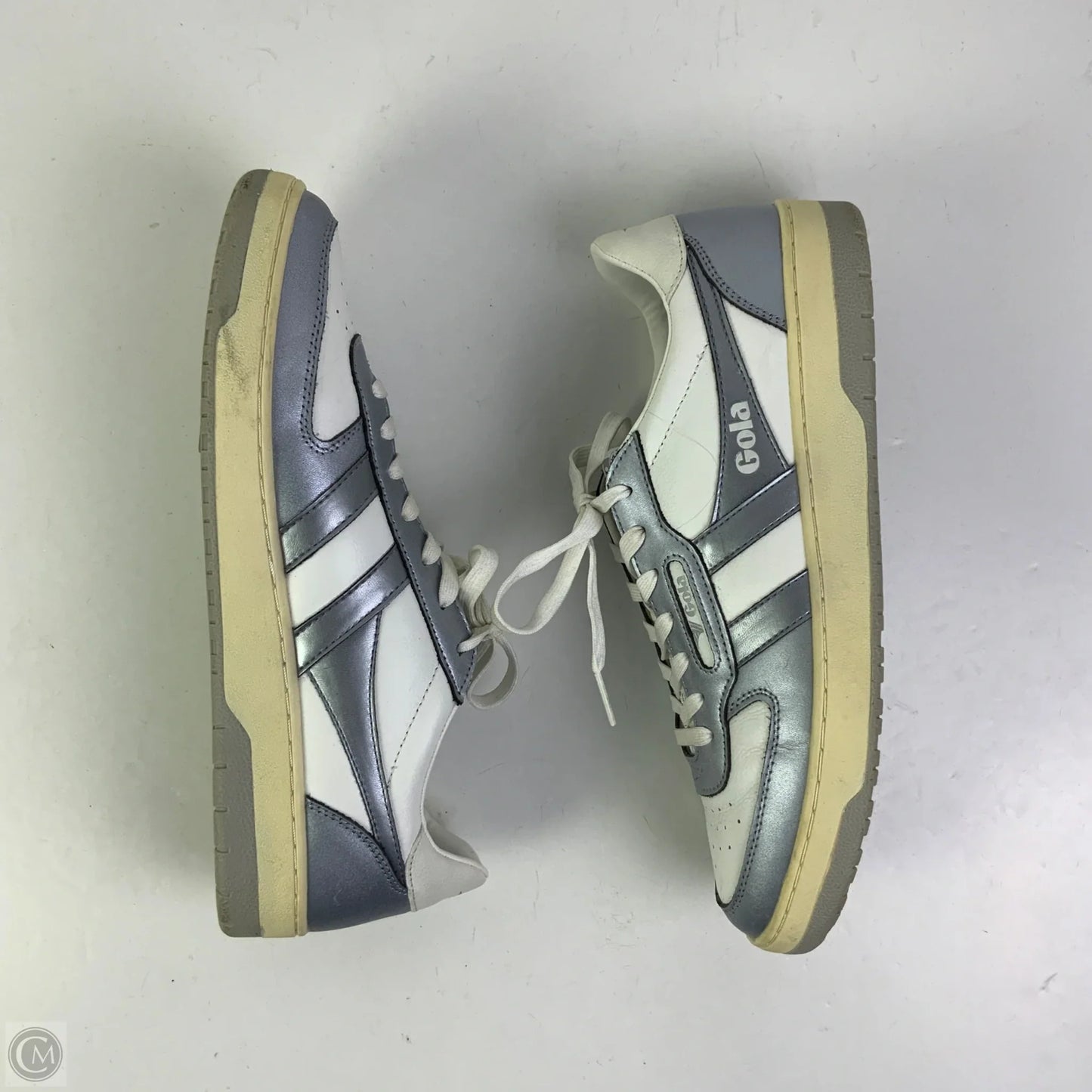 Shoes Sneakers By Gola In Grey & White, Size: 10