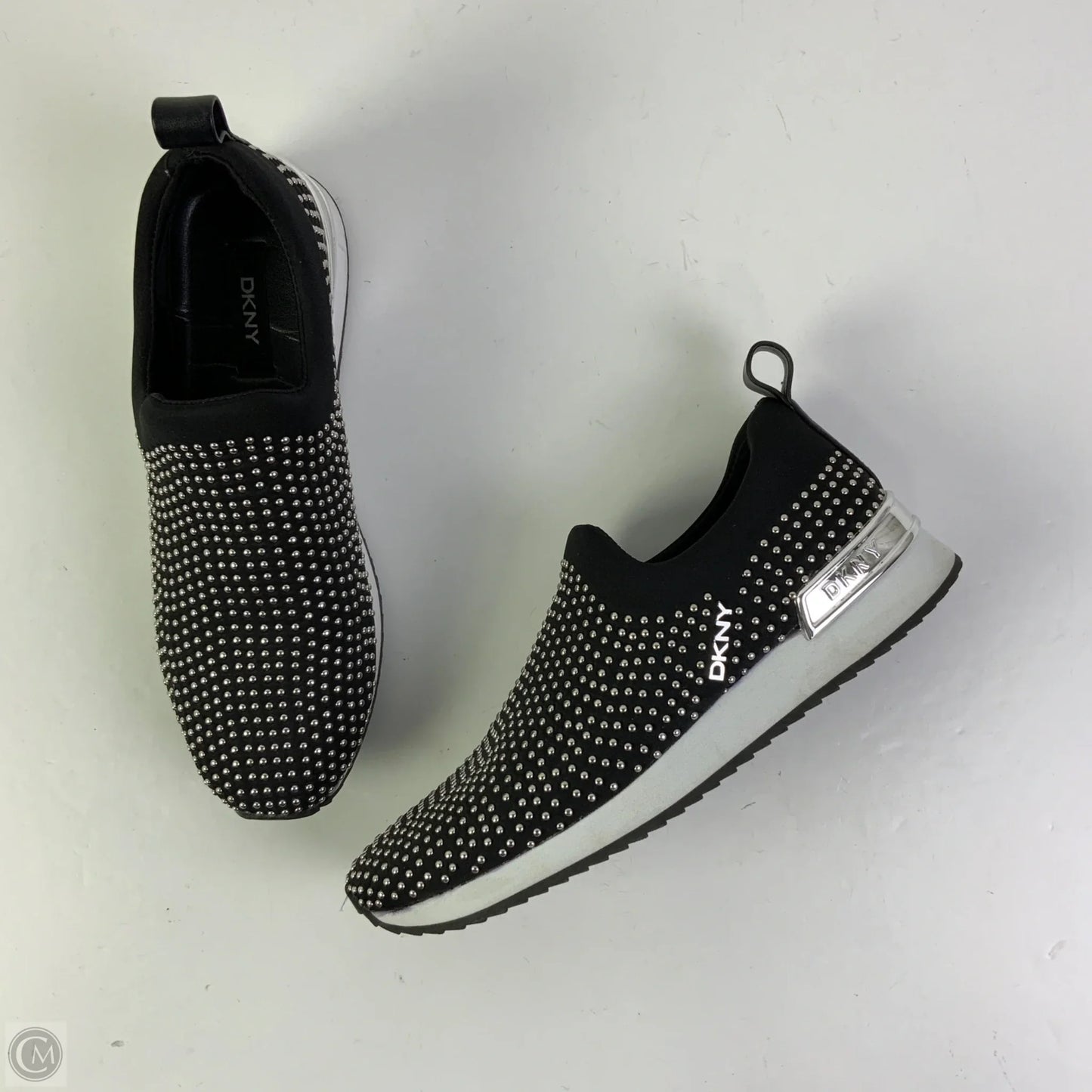 Shoes Sneakers By Dkny In Black & Silver, Size: 8