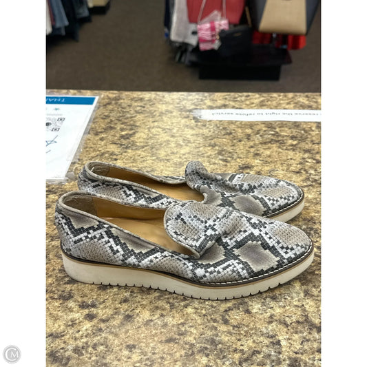 Shoes Flats By Cmf In Snakeskin Print, Size: 9