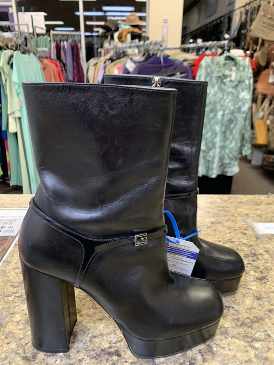 Boots Luxury Designer By Gucci  Size: 8
