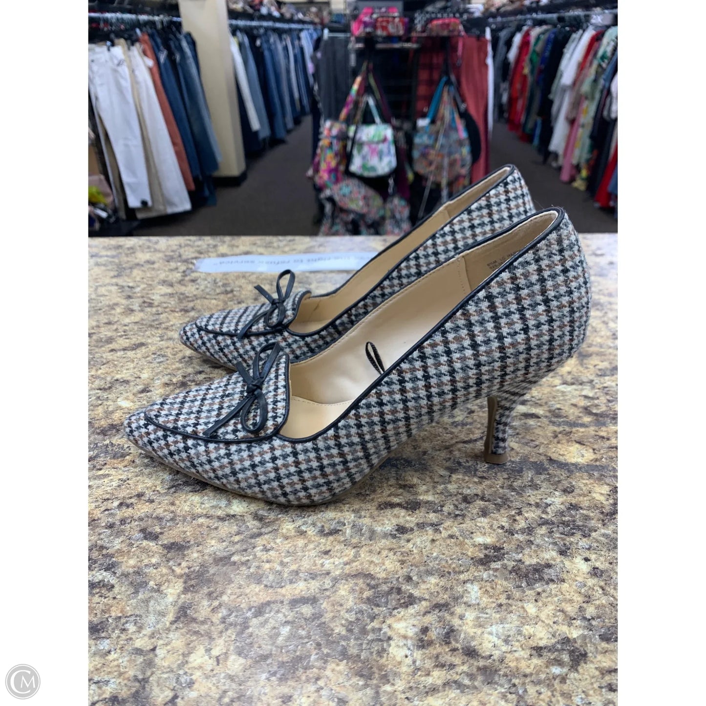 Shoes Heels Kitten By Liz Claiborne In Tan & White, Size: 8.5