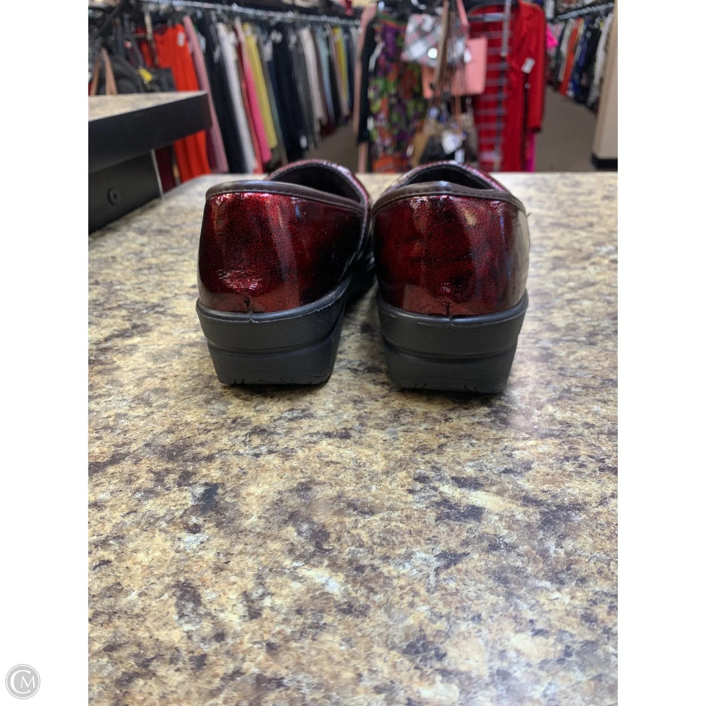 Shoes Flats By Cmf In Maroon, Size: 7