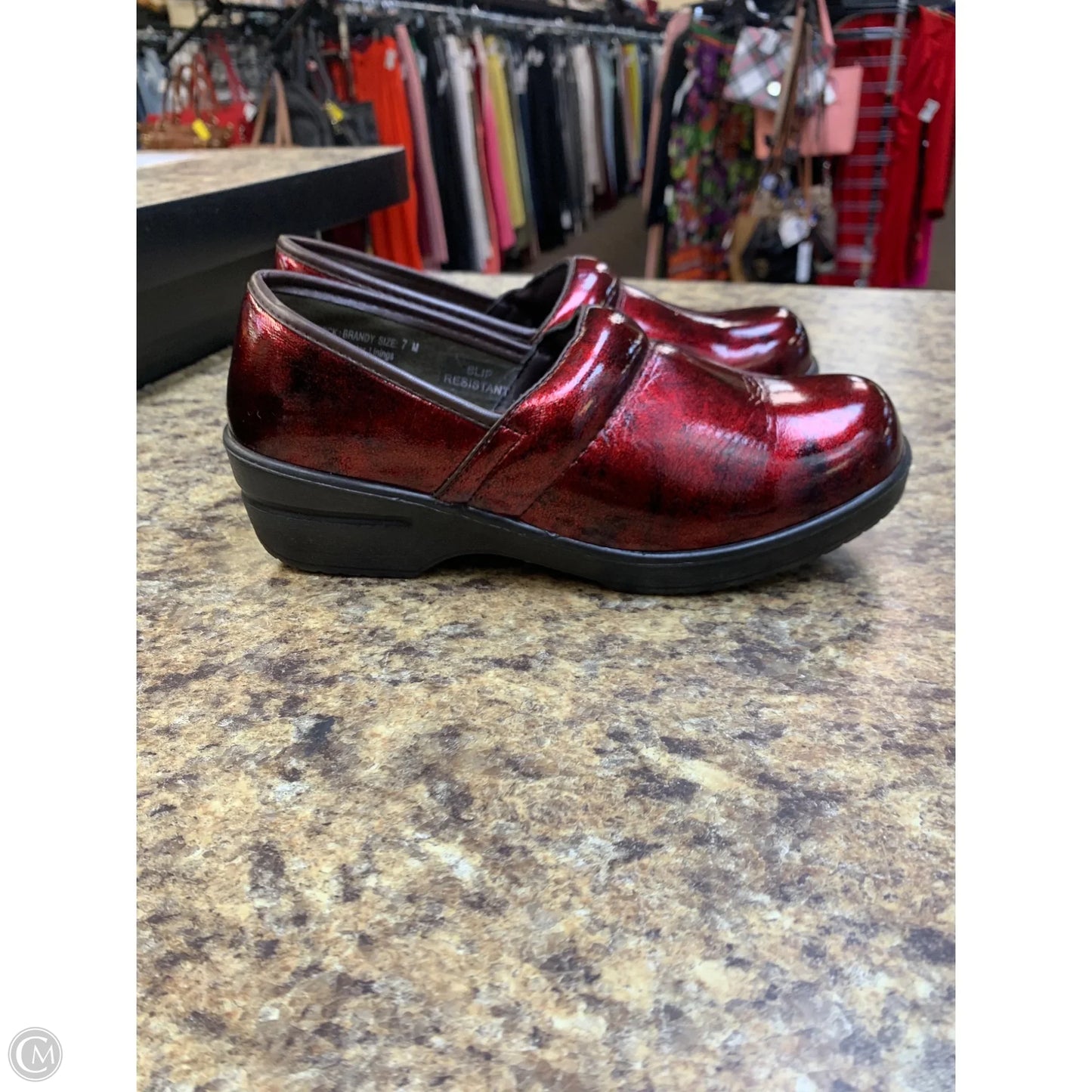 Shoes Flats By Cmf In Maroon, Size: 7