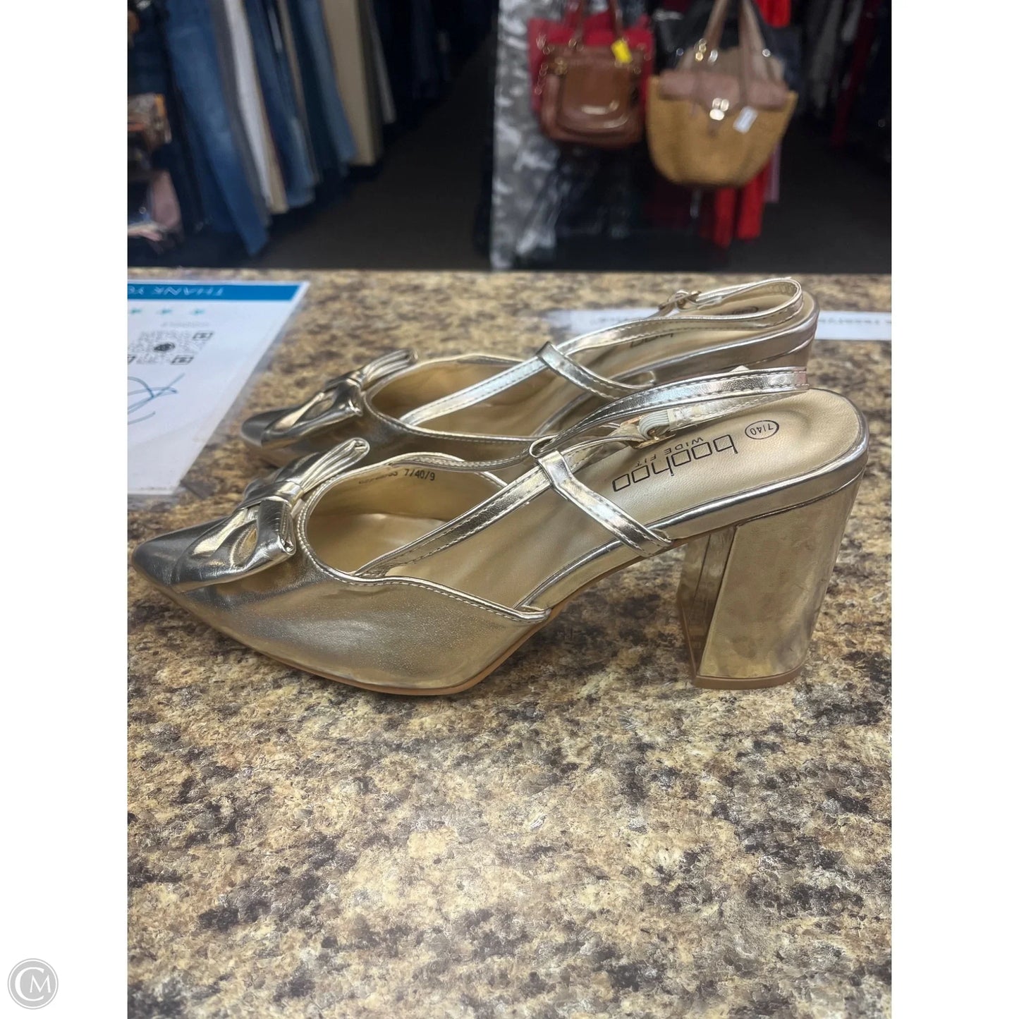 Shoes Heels Block By Boohoo Boutique In Gold, Size: 7