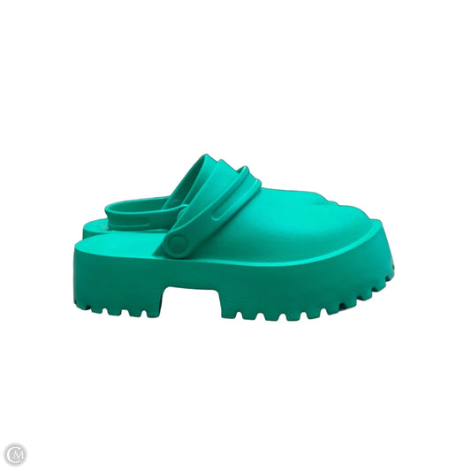 Shoes Flats By Cmf In Green, Size: 9