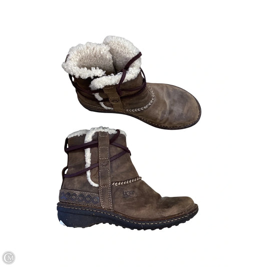 Boots Designer By Ugg In Brown, Size: 7