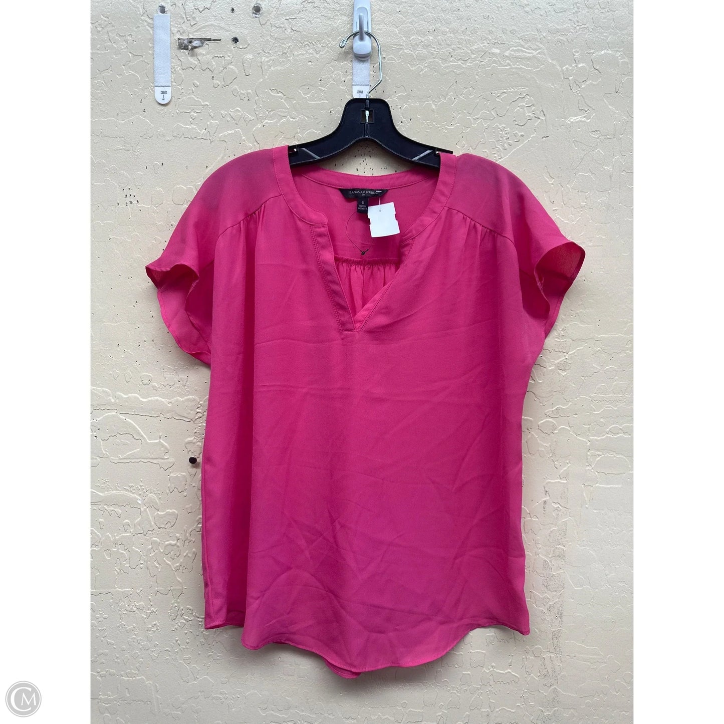 Top Short Sleeve By Banana Republic In Pink, Size: S