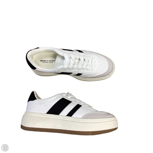 Shoes Sneakers By Clothes Mentor In White, Size: 7.5