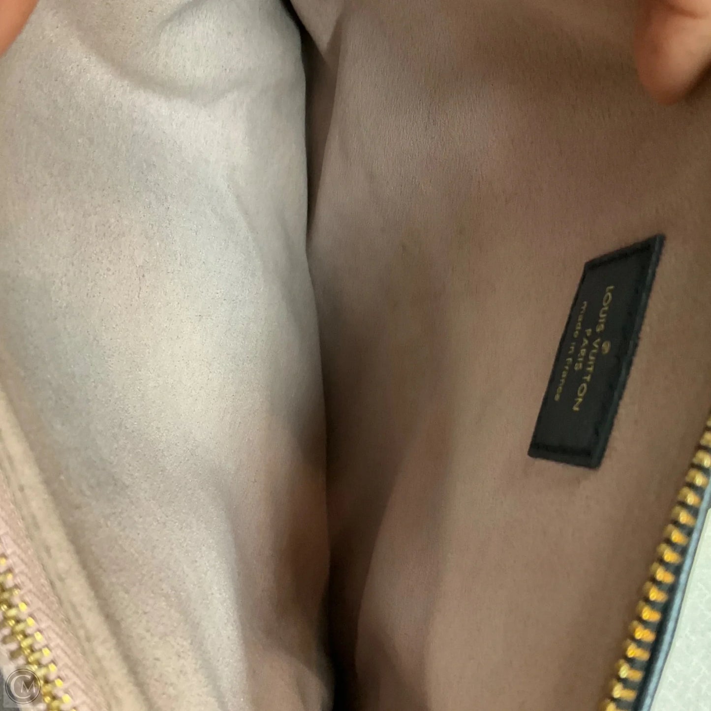 Crossbody Luxury Designer By Louis Vuitton, Size: Medium