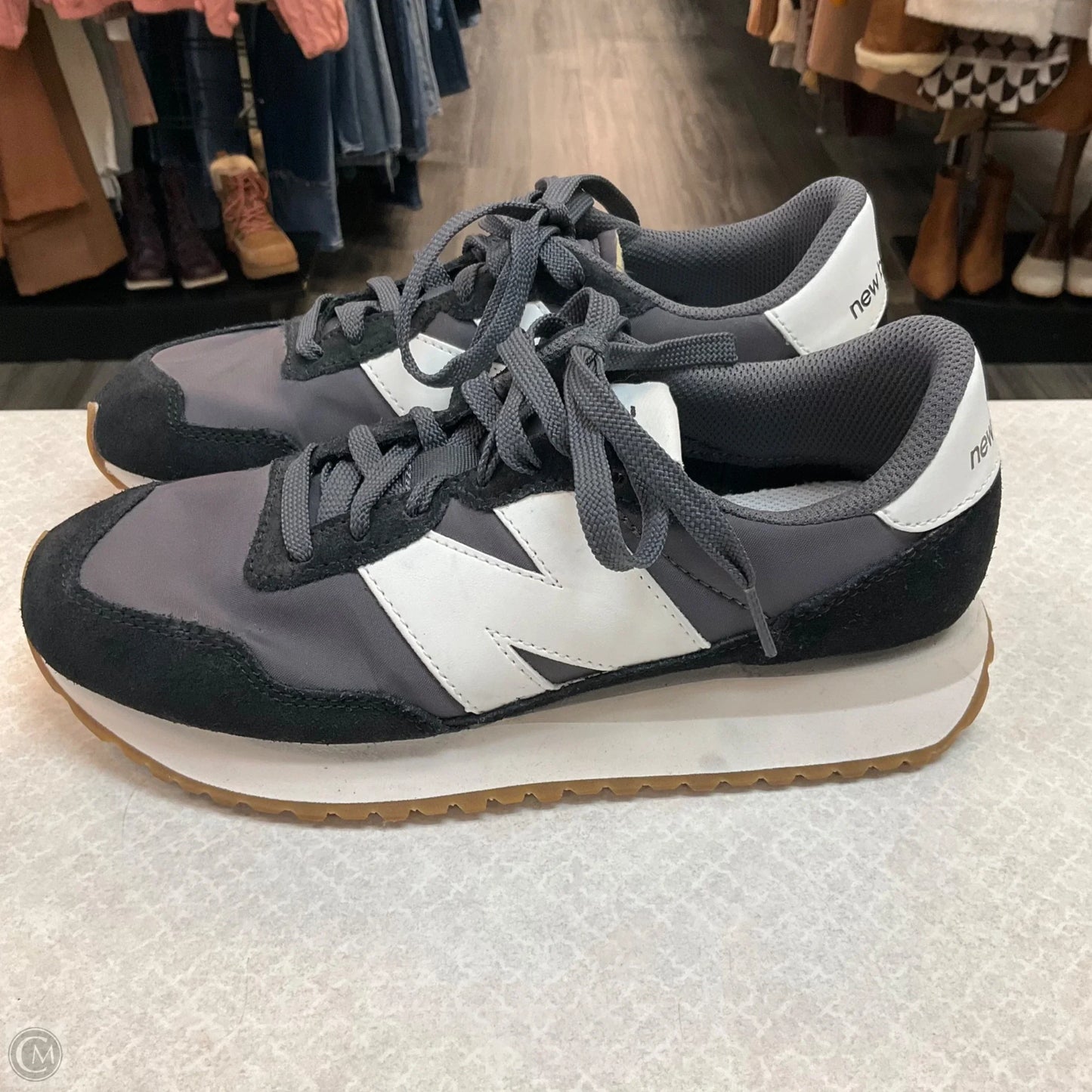 Shoes Sneakers By New Balance In Black, Size: 8