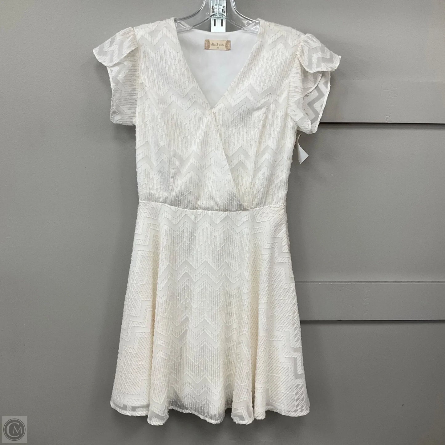 Dress Casual Short By Altard State In White & Gold, Size: Xs