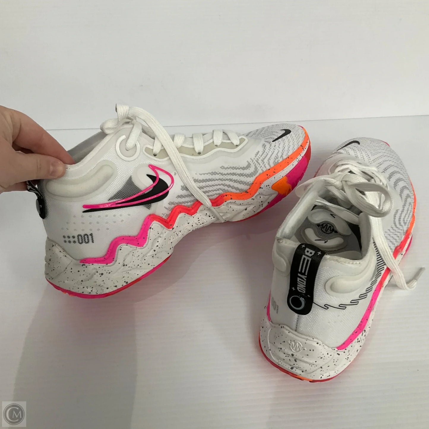 Shoes Sneakers By Nike In White, Size: 8