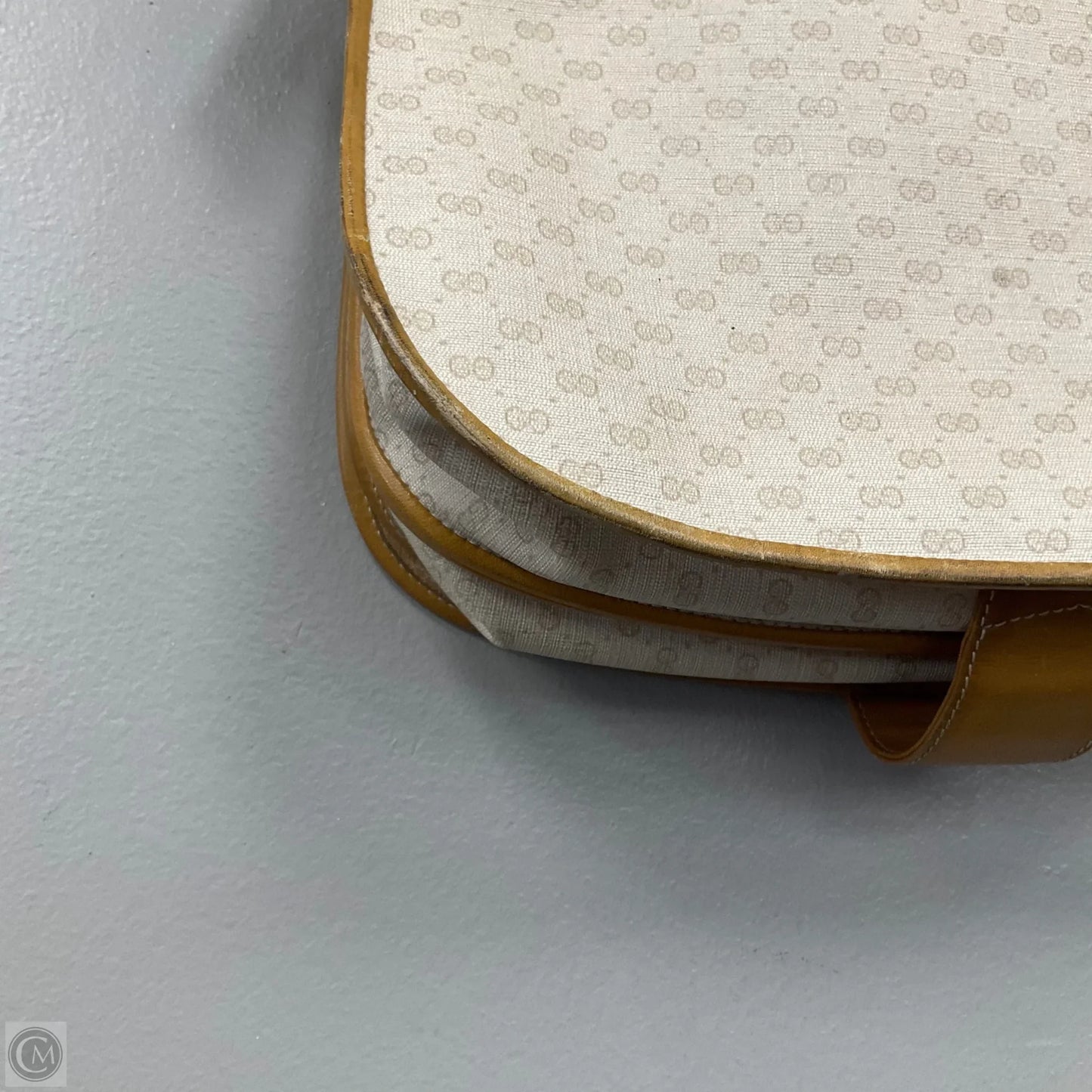 Crossbody Luxury Designer By Gucci, Size: Medium