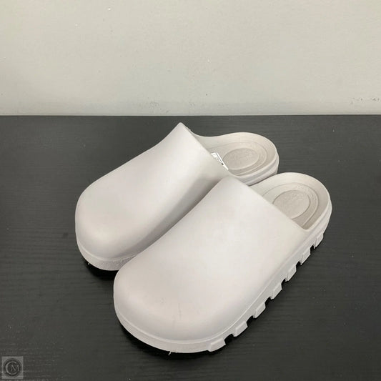 Shoes Flats By Free People In Grey, Size: 6