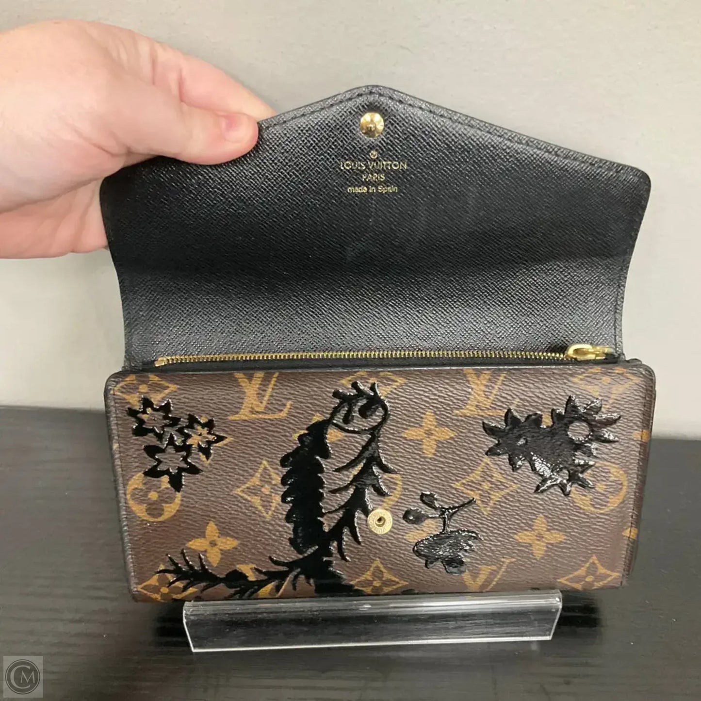 Wallet Luxury Designer By Louis Vuitton, Size: Medium