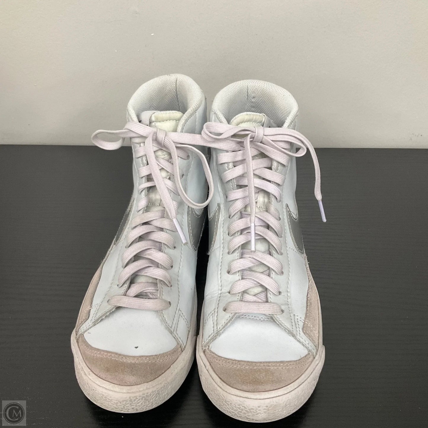 Shoes Sneakers By Nike In Grey, Size: 7