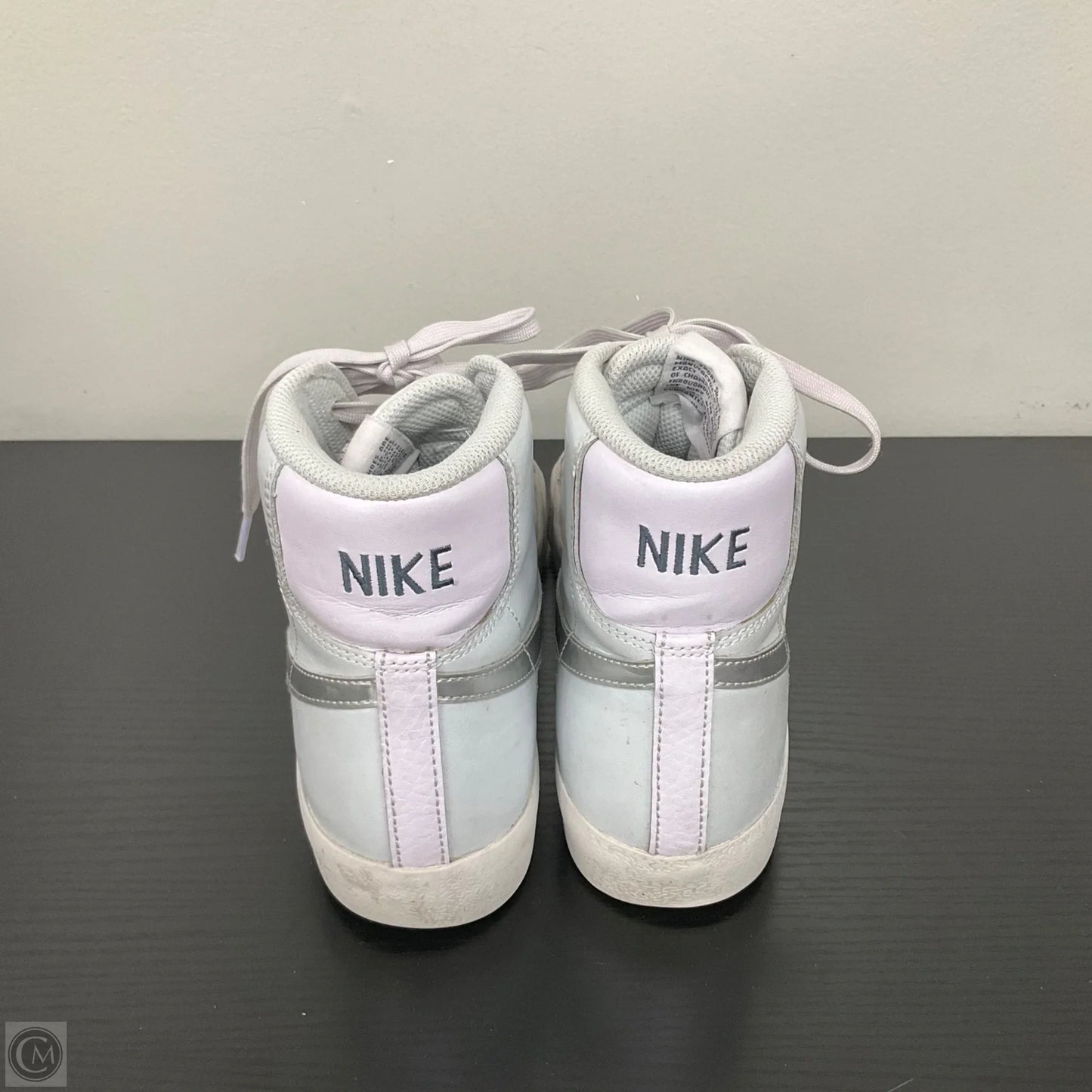 Shoes Sneakers By Nike In Grey, Size: 7