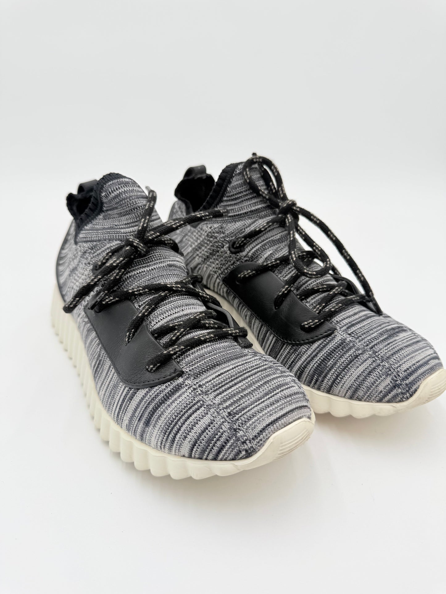 Shoes Luxury Designer By Ferragamo In Black & White, Size:8.5