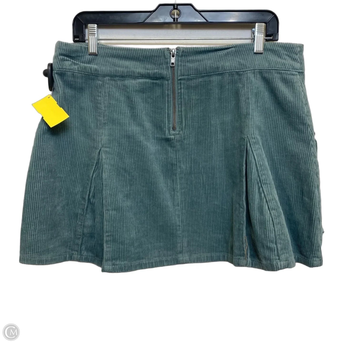 Skirt Mini & Short By Wild Fable In Green, Size: M