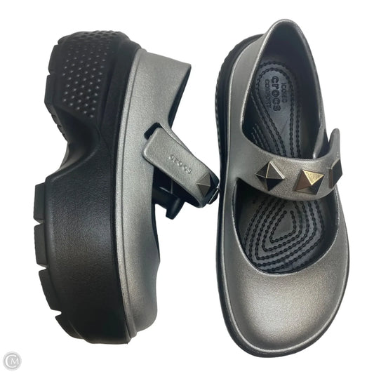 Shoes Heels Platform By Crocs In Grey, Size: 5