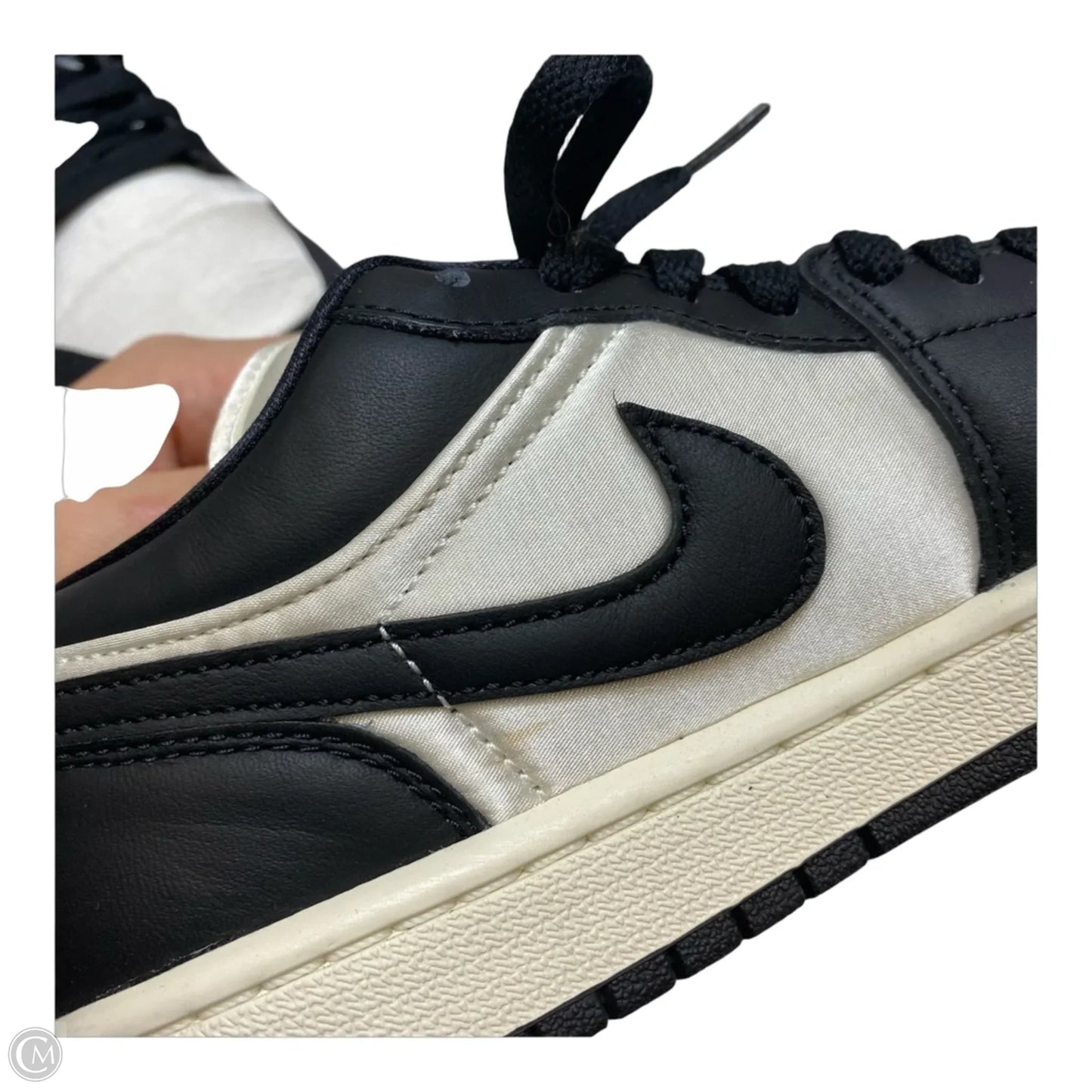 Shoes Luxury Designer By Jordan In Black & White, Size: 7
