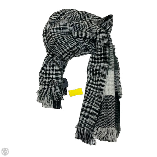 Scarf Winter By Clothes Mentor In Black & Grey