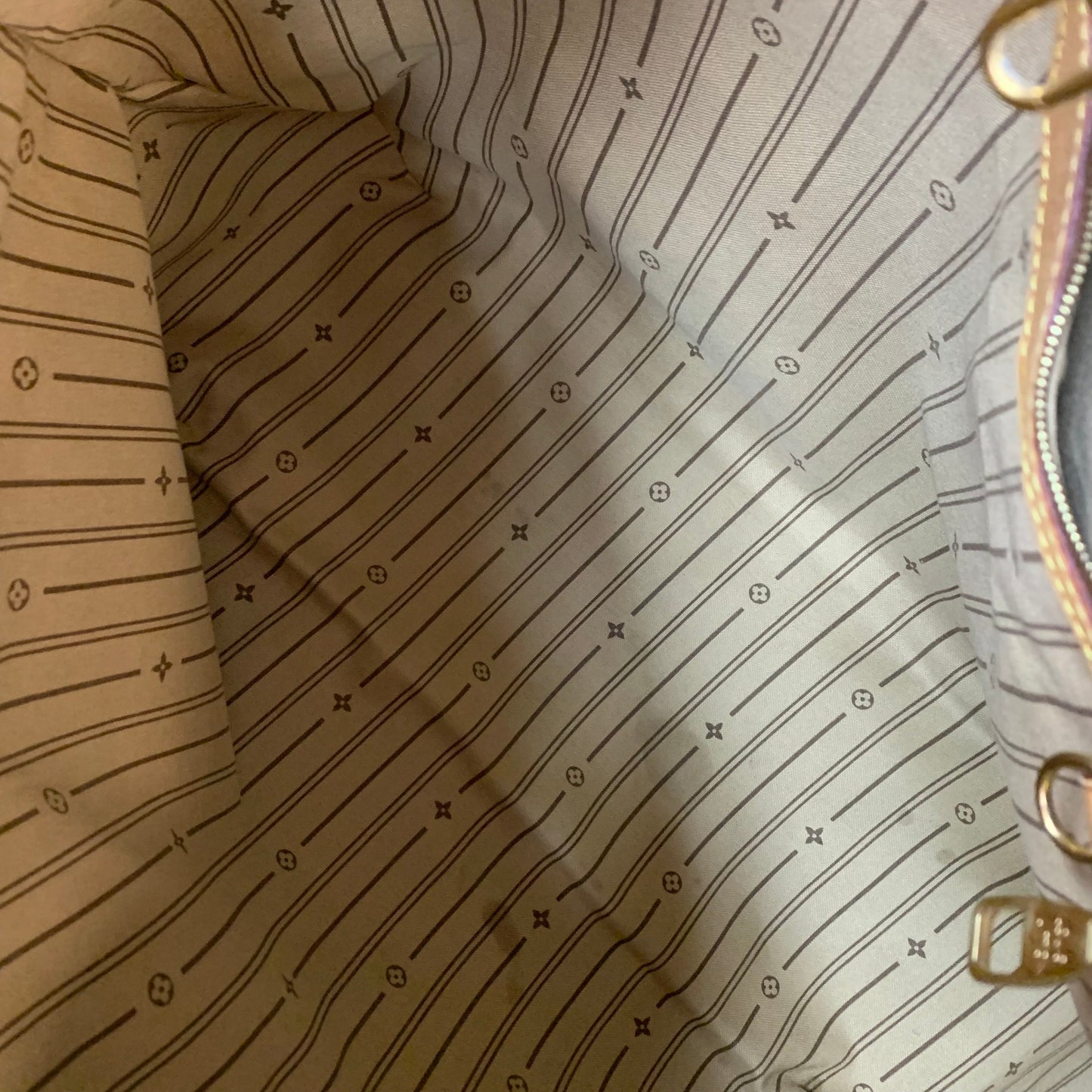 Handbag Luxury Designer By Louis Vuitton, Size: Large