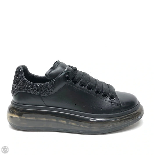 Shoes Luxury Designer By Alexander Mcqueen In Black, Size: 5.5