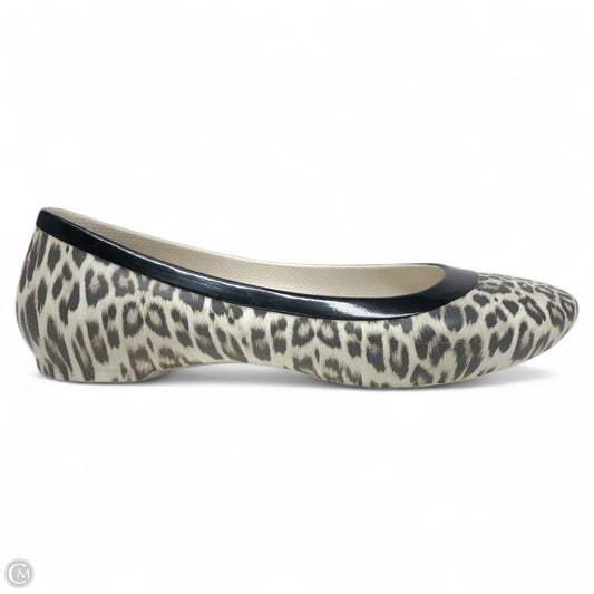 Shoes Flats By Crocs In Animal Print, Size: 11