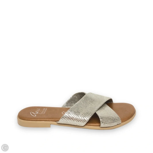 Sandals Flats By Italian Shoemakers In Gold, Size: 7.5