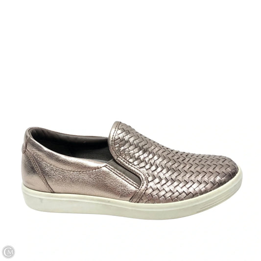 Shoes Flats By Ecco In Silver, Size: 5.5