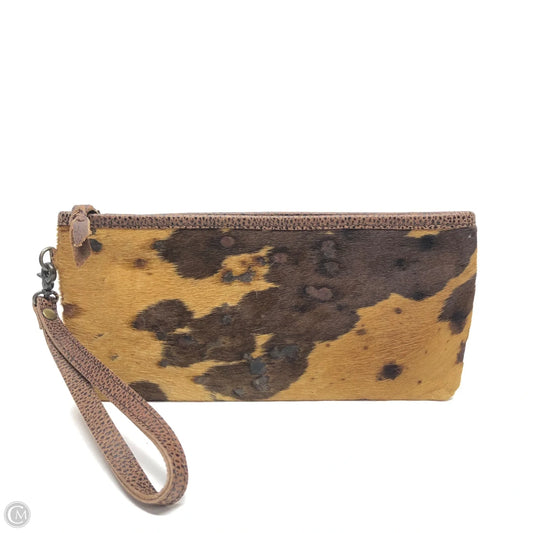 Wristlet Leather By Clothes Mentor, Size: Medium