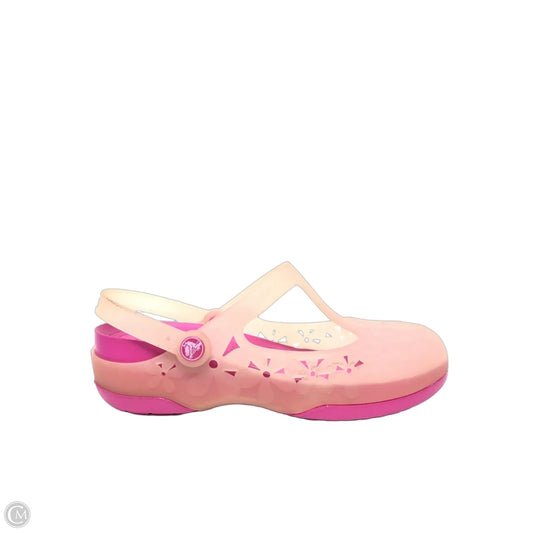 Sandals Flats By Crocs In Pink, Size: 8