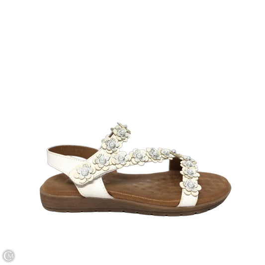 Sandals Flats By Spring Step In White, Size: 5.5