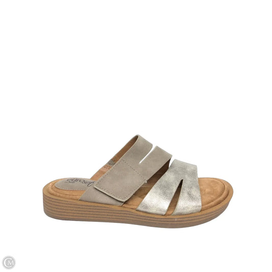 Sandals Flats By Sofft In Silver, Size: 7