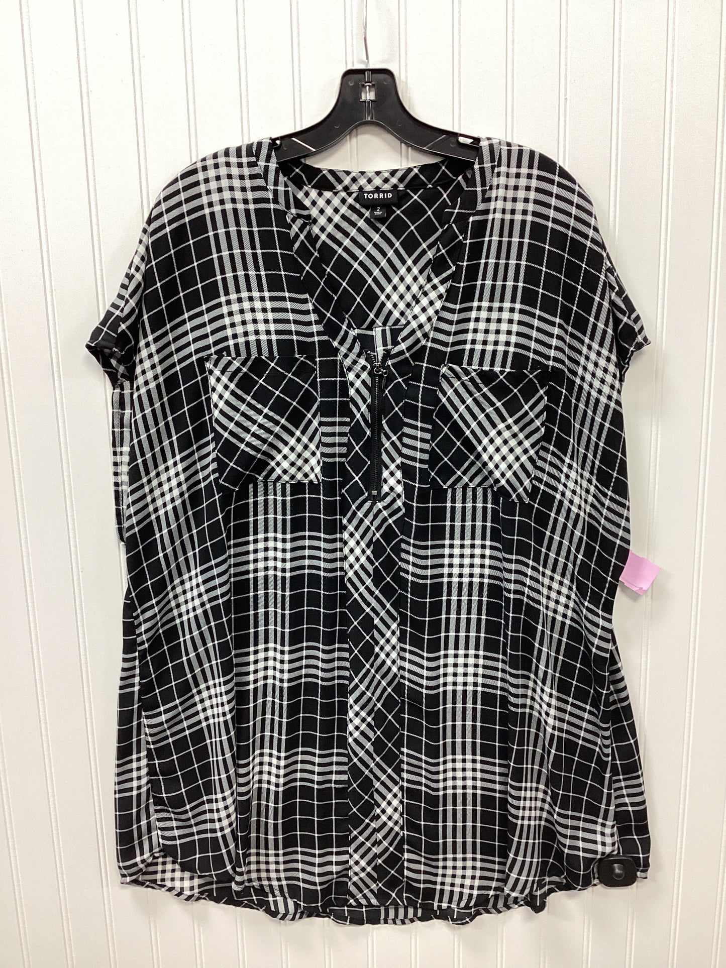 Top Sleeveless By Torrid In Black & White, Size:2X