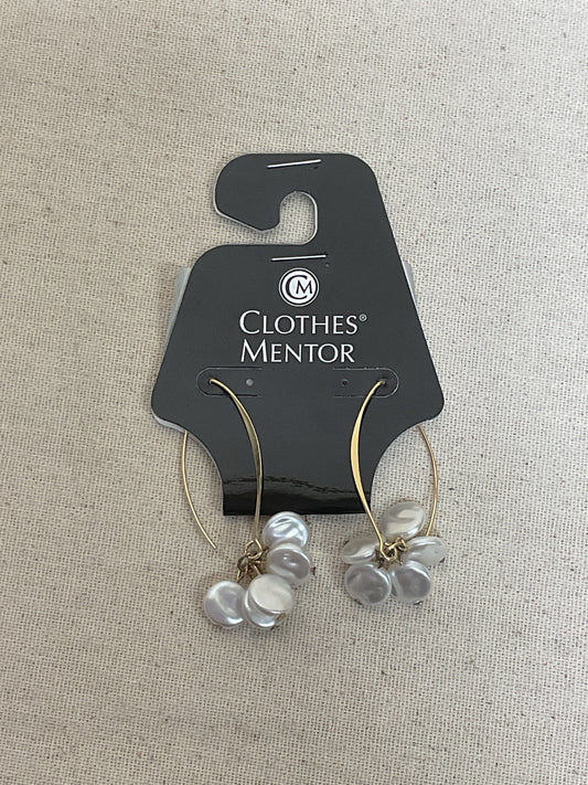 Earrings Dangle/Drop By Clothes Mentor In Gold & White
