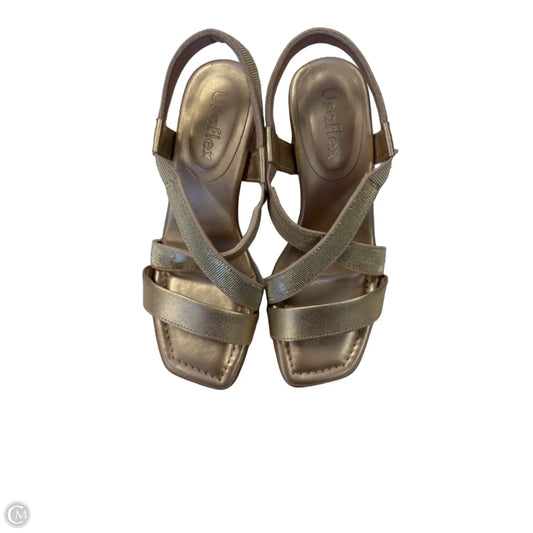Sandals Heels Block By Clothes Mentor In Gold, Size: 5