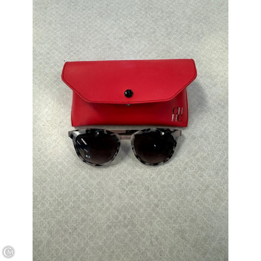 Sunglasses Designer By Carolina Herrera, Size: Medium