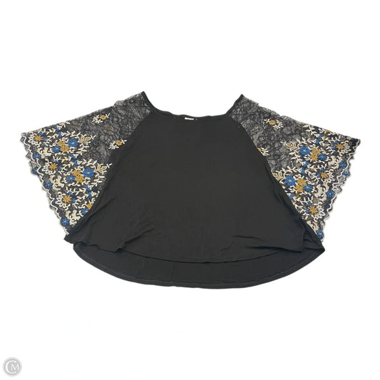 Top Short Sleeve By Akemi And Kin In Black, Size: M