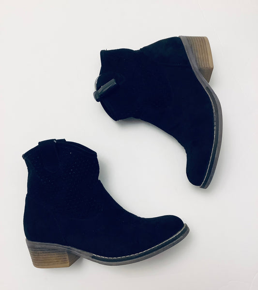 Boots Ankle Heels By Clothes Mentor In Black, Size: 6.5