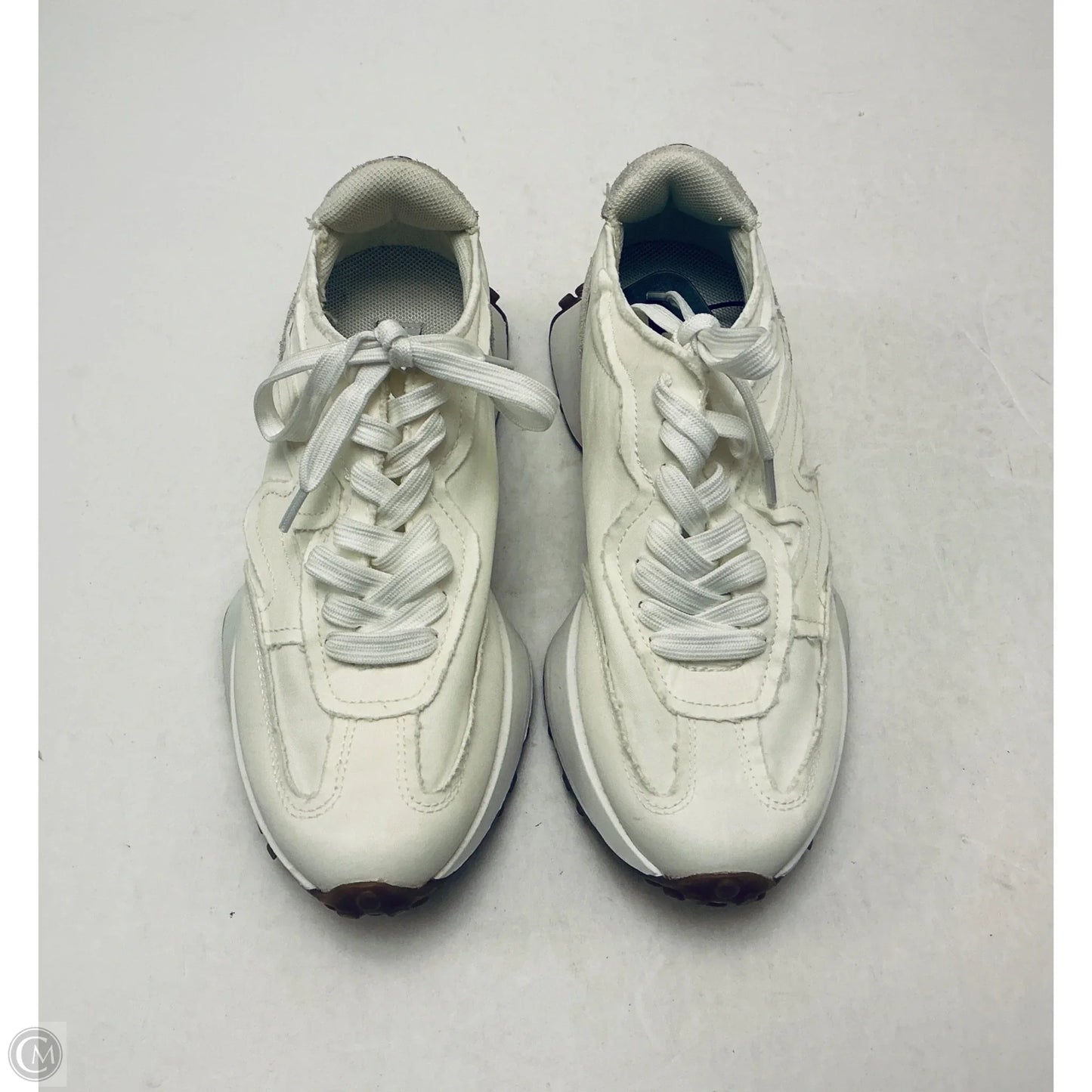 Shoes Sneakers By Steve Madden In White, Size: 6