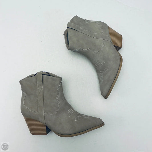 Boots Ankle Heels By Qupid In Cream, Size: 9