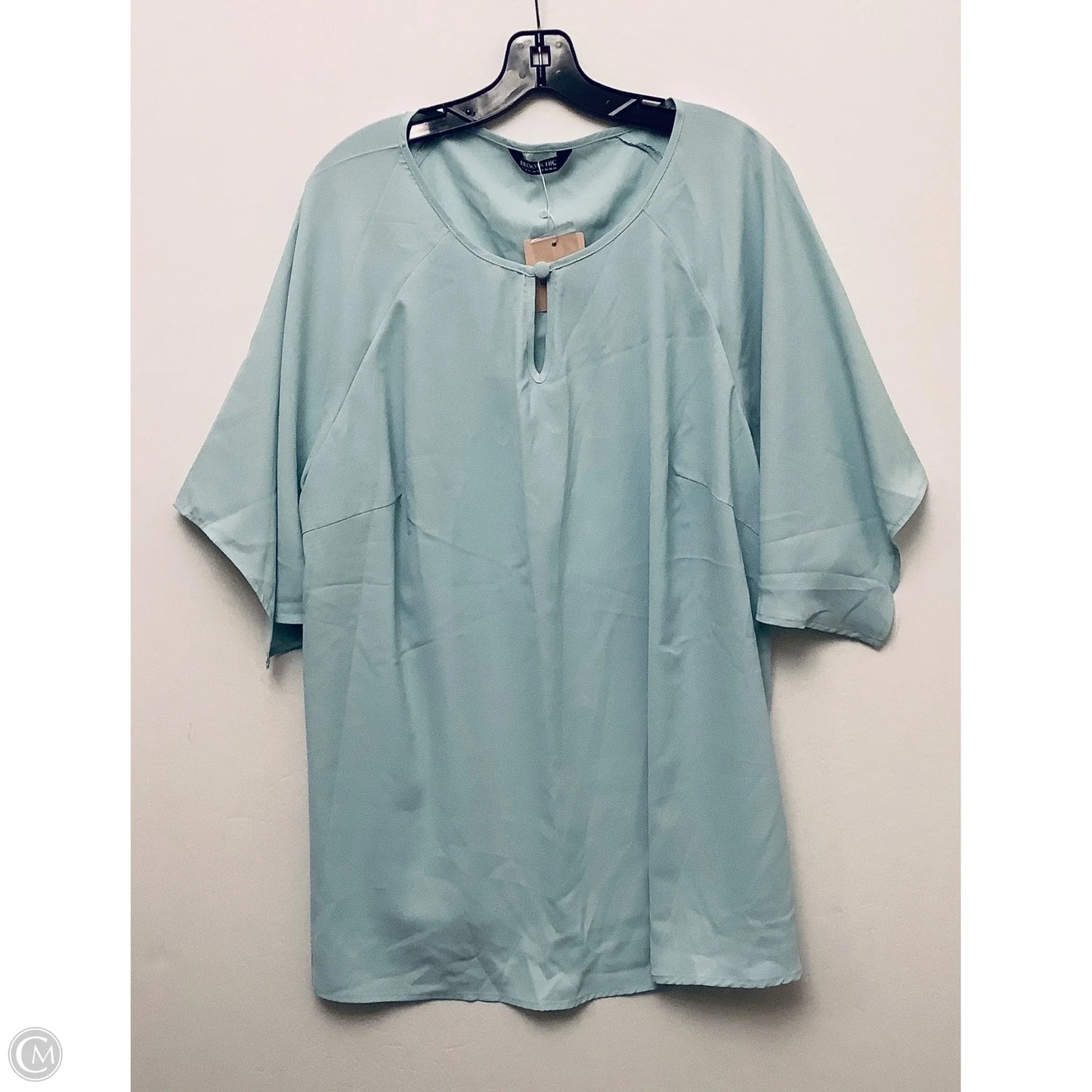 Top Short Sleeve By Cmb In Green, Size: 18