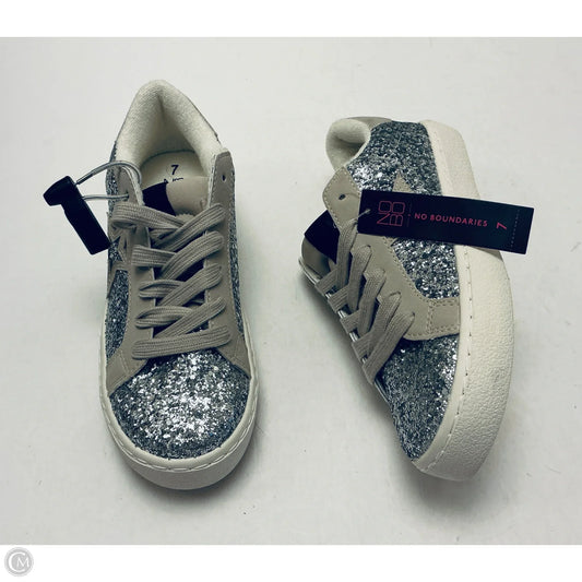 Shoes Sneakers By No Boundaries In Silver, Size: 7