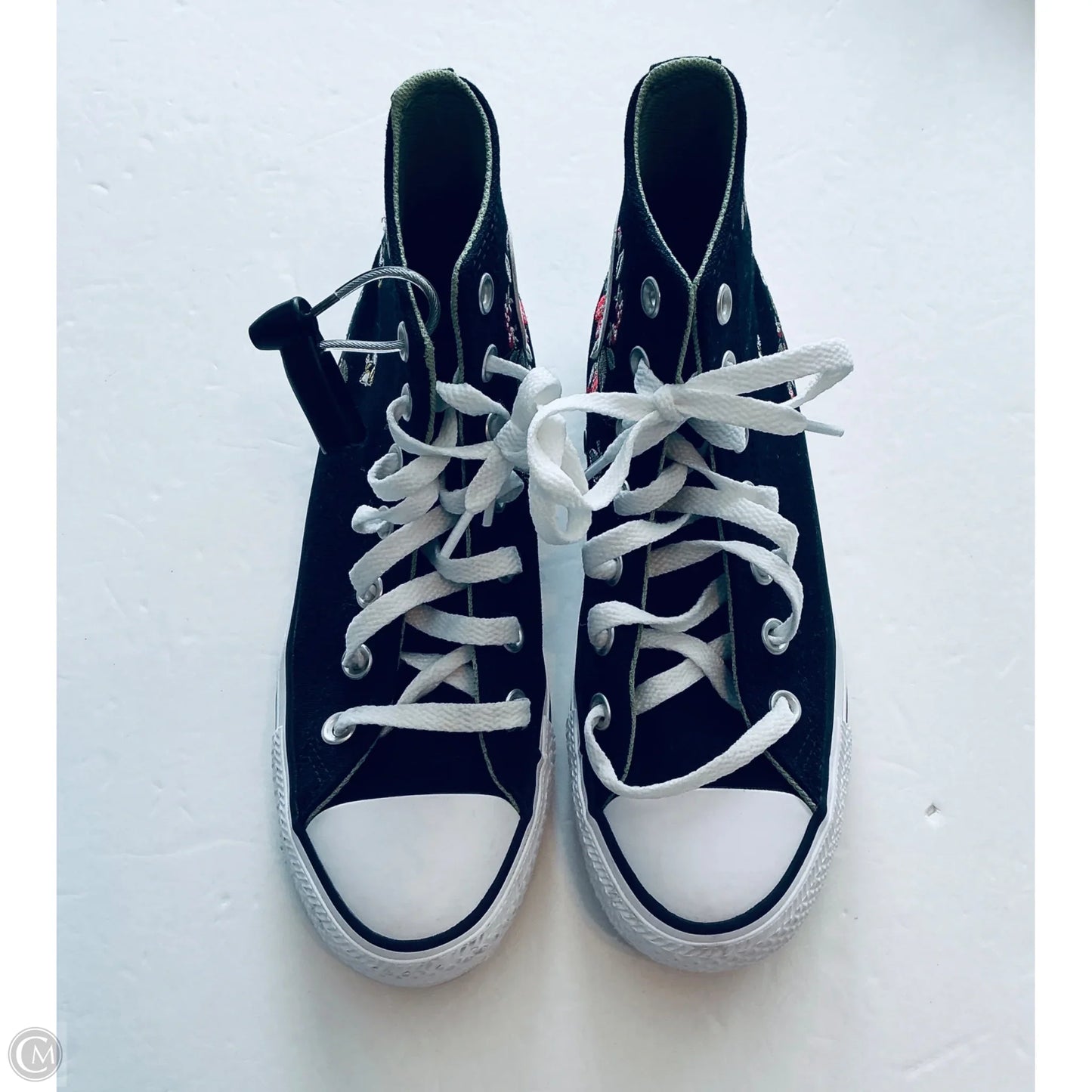 Shoes Sneakers By Converse In Black & White, Size: 6.5